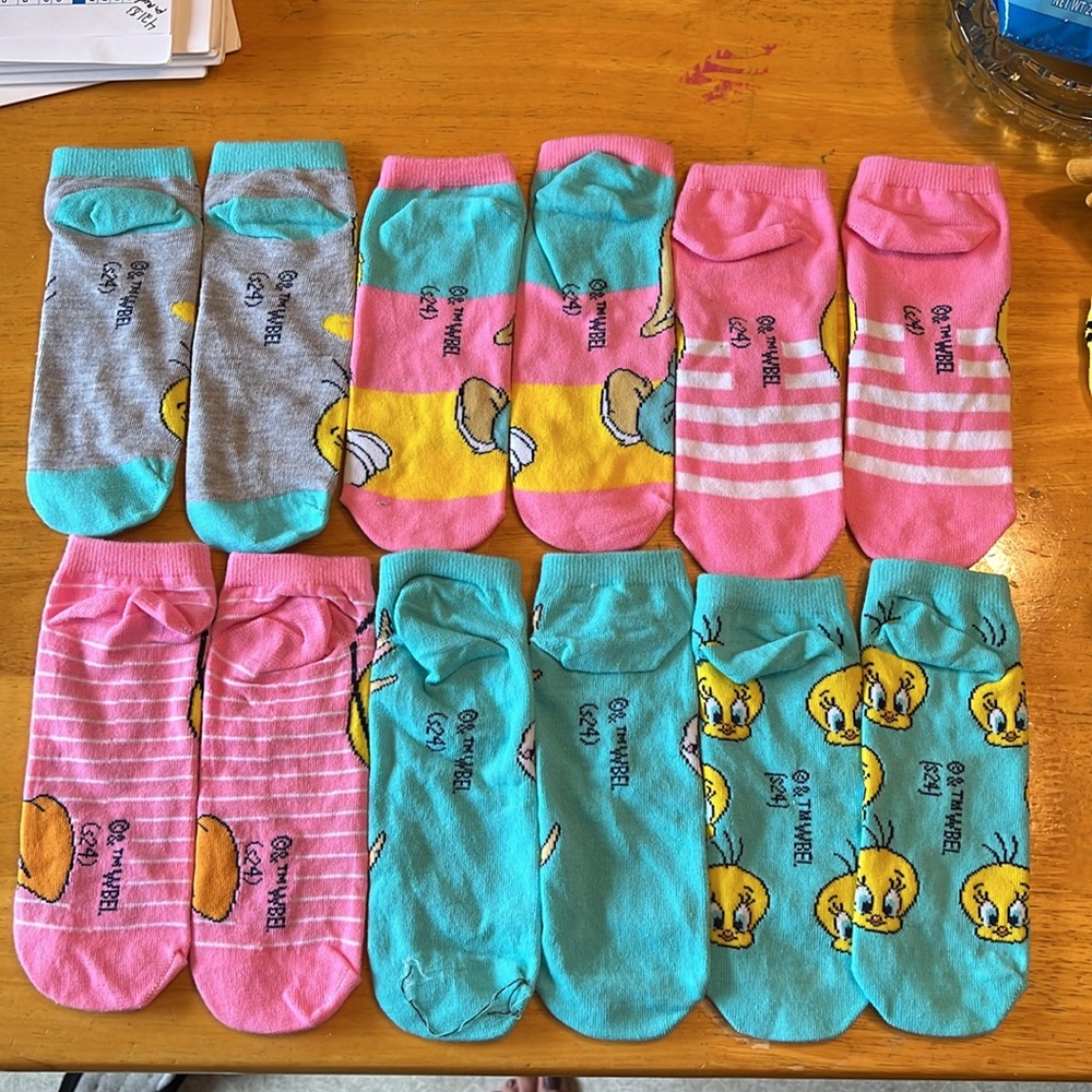 Tweety Bird and Lola Bunny socks - Picture 2 of 5